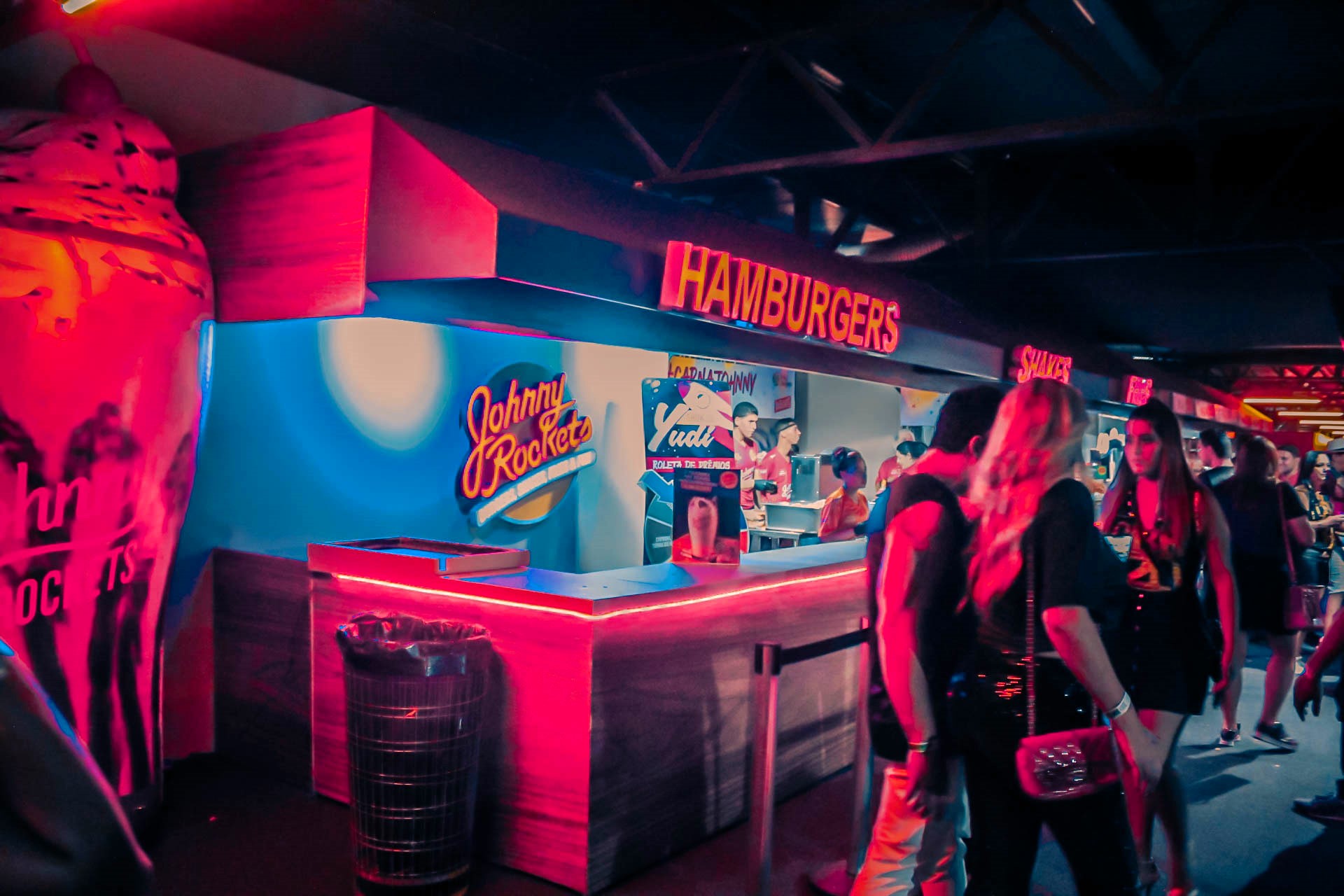 Johnny Rockets Bar Table Johnny Rockets e Boulangerie Carioca integram Camarote Bar Brahma em ...